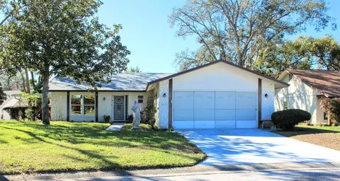 8040 Pasadena Dr, Port Richey, FL 34668