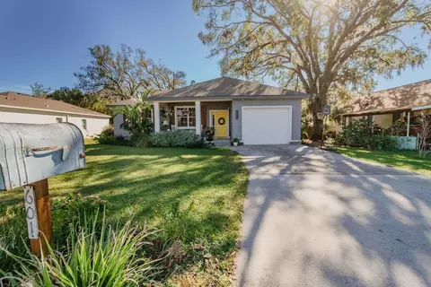 601 W Saunders St, Plant City, FL 33563