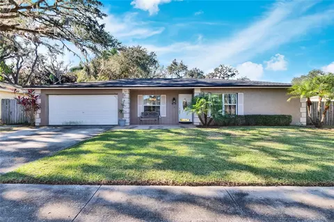 1206 Meadowcrest Dr, Valrico, FL 33594