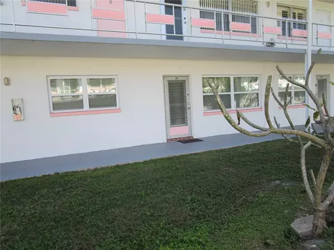 5876 21st St N #3, Saint Petersburg, FL 33714