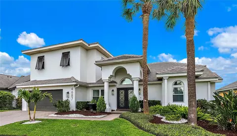 4687 Alisa Cir NE, Saint Petersburg, FL 33703