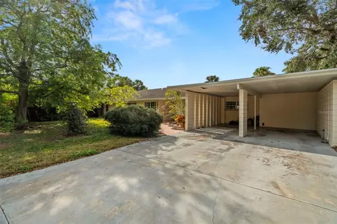 5693 11th St S, Saint Petersburg, FL 33705