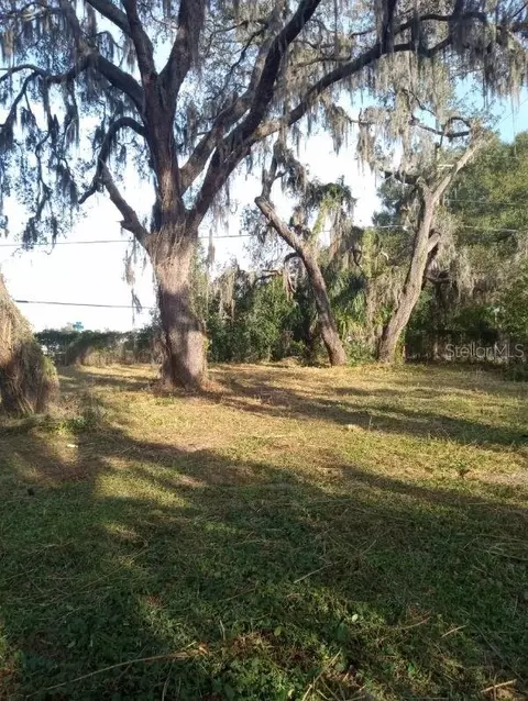 9422 Greystone Rd, Thonotosassa, FL 33592