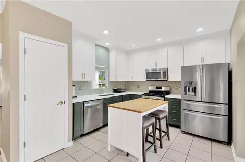 Kitchen - 10814 Newbridge Dr, Riverview, FL 33579 photo 1 of 2
