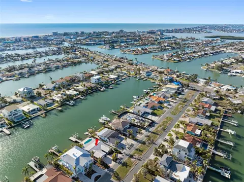 11280 7th St E, Treasure Island, FL 33706