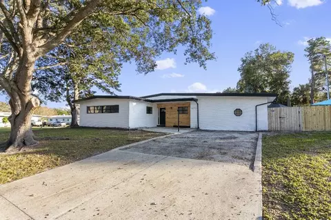1271 Woodlawn St, Clearwater, FL 33756