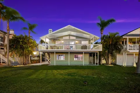 555 Gulf Dr, Crystal Beach, FL 34681
