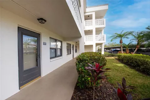 5090 Bay St NE #117, Saint Petersburg, FL 33703