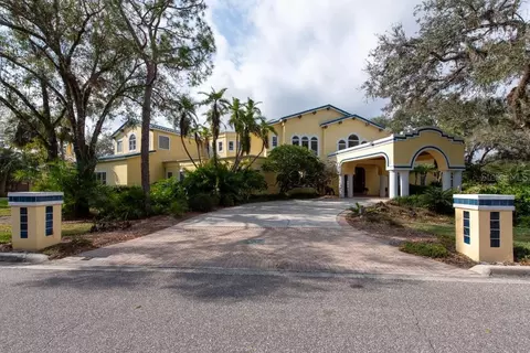6324 W Maclaurin Dr, Tampa, FL 33647