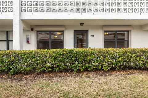 4910 Bay St NE #109, Saint Petersburg, FL 33703