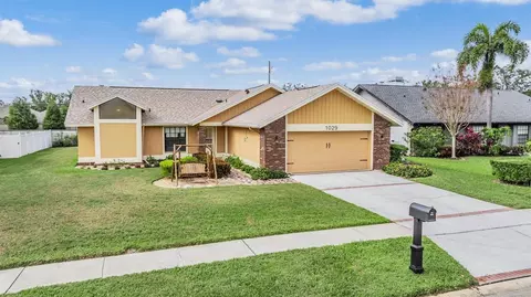 1029 Falcon Ridge Ln, Palm Harbor, FL 34683