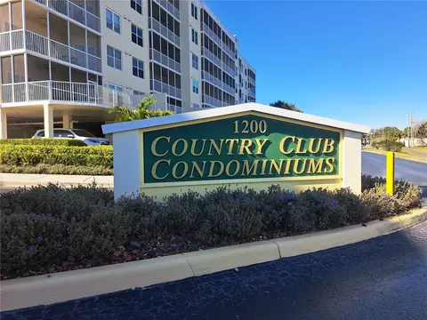 1200 Country Club Dr #1103, Largo, FL 33771
