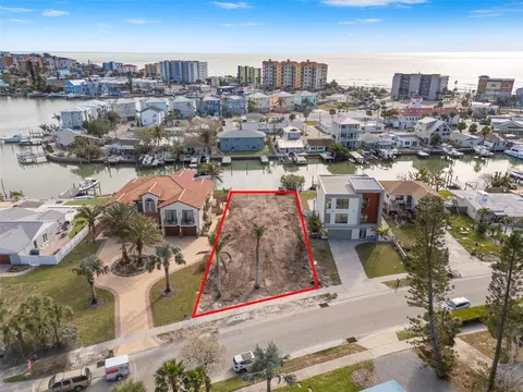 325 140th Ave E #16, Madeira Beach, FL 33708