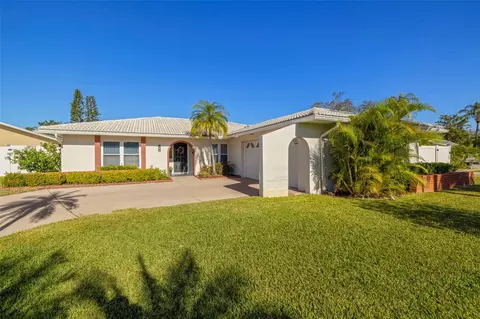 13025 Forest Dr, Seminole, FL 33776