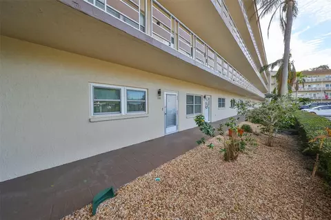 5725 80th St N #116, Saint Petersburg, FL 33709