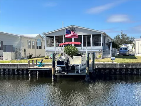 142 Americana Ct NE #217, Saint Petersburg, FL 33702