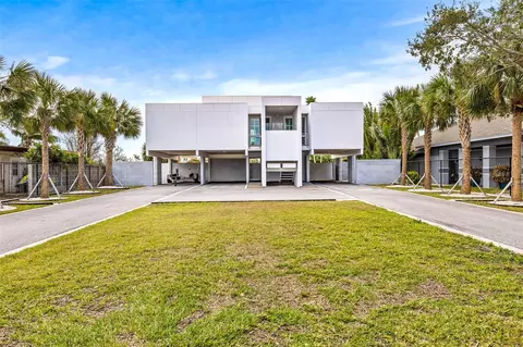 6 Treasure Ln, Treasure Island, FL 33706