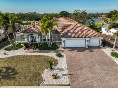 1120 Signature Dr, Sun City Center, FL 33573