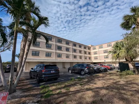 12500 Capri Cir N #302, Treasure Island, FL 33706