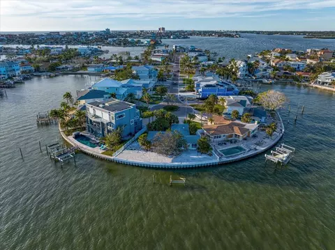 16002 5th St E, Redington Beach, FL 33708