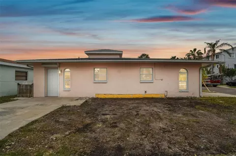 306 180th Ave E, Redington Shores, FL 33708