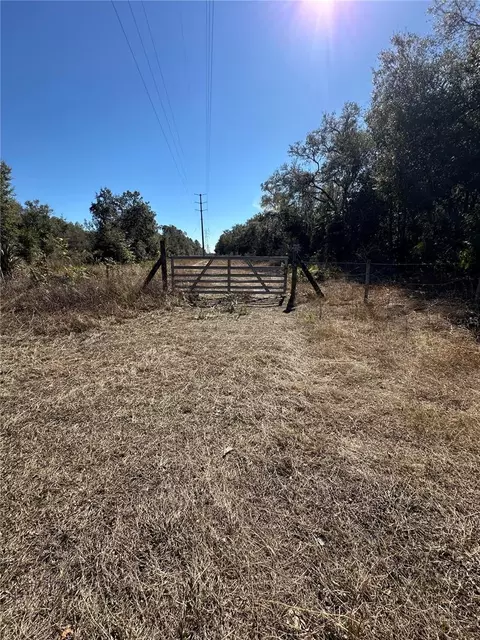 14420 W River Rd, Inglis, FL 34449