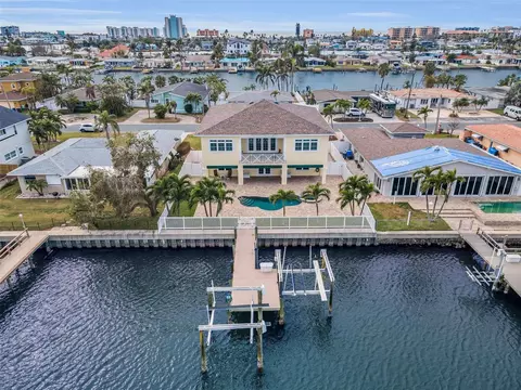 11325 5th St E, Treasure Island, FL 33706