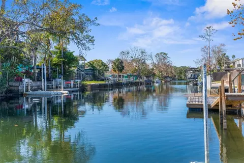 5401 Circle Dr, Weeki Wachee, FL 34607
