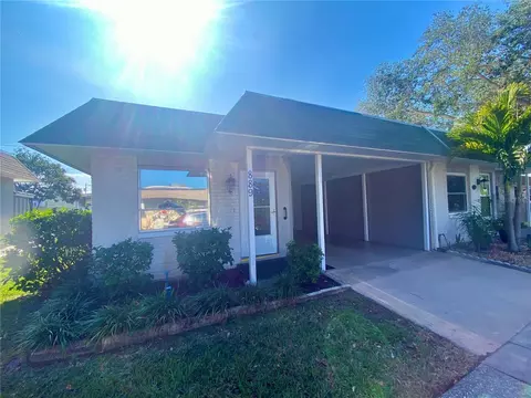 889 Sky Loch Dr S, Dunedin, FL 34698