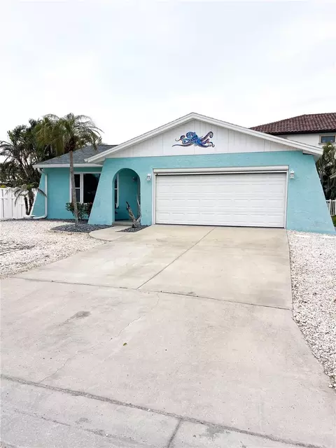 17594 1st St E, Redington Shores, FL 33708