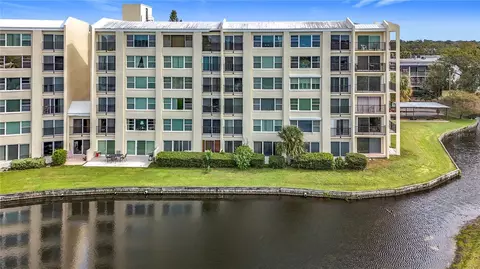 225 Country Club Dr #1611, Largo, FL 33771