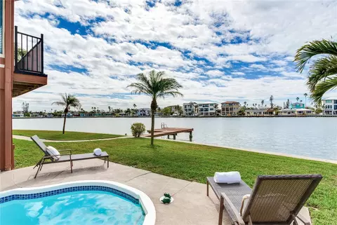 16134 4th St E, Redington Beach, FL 33708