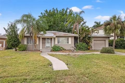 150 Almedo Way NE, Saint Petersburg, FL 33704