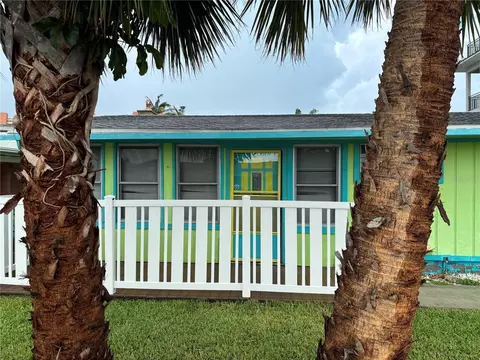 18006 4th St E, Redington Shores, FL 33708