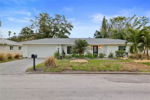 1725 Santa Barbara Dr, Dunedin, FL 34698