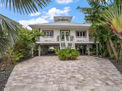 304 Hillpoint Dr, Palm Harbor, FL 34683