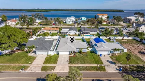 6025 Venetian Blvd NE, Saint Petersburg, FL 33703