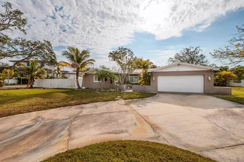 4317 Overlook Dr NE, Saint Petersburg, FL 33703