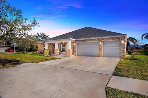 2402 Cumberland Cliff Dr, Ruskin, FL 33570