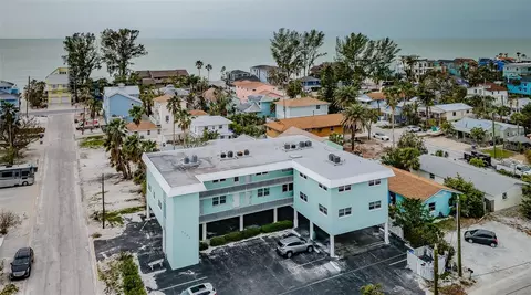 8200 Bayshore Dr #1, Treasure Island, FL 33706