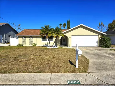 8523 Viva Via Dr, Hudson, FL 34667