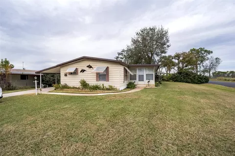 6055 Grand Oaks Dr SE, Winter Haven, FL 33884