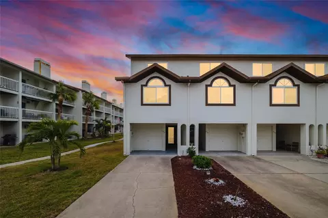 274 Madeira Cir, Saint Petersburg, FL 33715