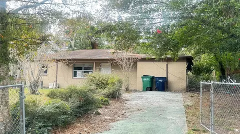6405 Riverbend Cir, Tampa, FL 33610