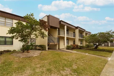 2400 Winding Creek Blvd #16-207, Clearwater, FL 33761