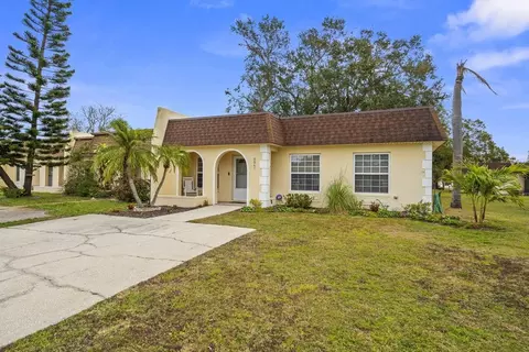 9941 85th St, Seminole, FL 33777