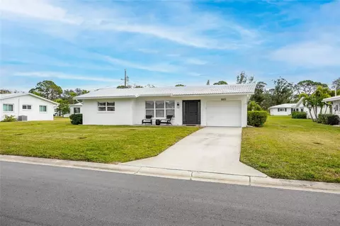 9075 143rd St, Seminole, FL 33776