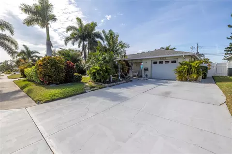 6390 115th Ln, Seminole, FL 33772