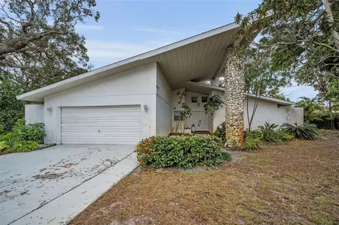 419 Wayfarer Ct, Tarpon Springs, FL 34689