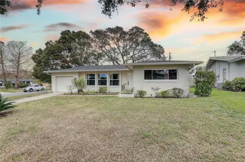 553 Lake Hill Ln, Largo, FL 33771